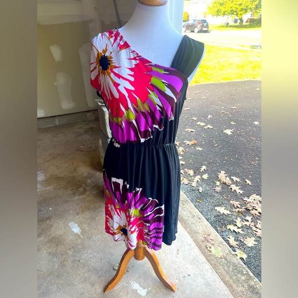 Floral one Shoulder - Picture 1 of 8